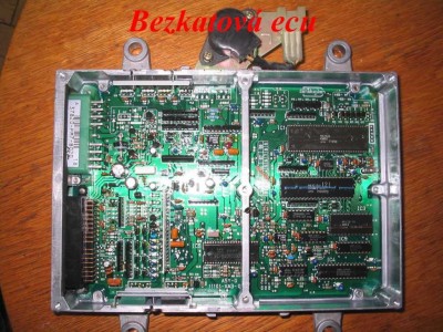 bezkatová ecu vnitřek.jpg