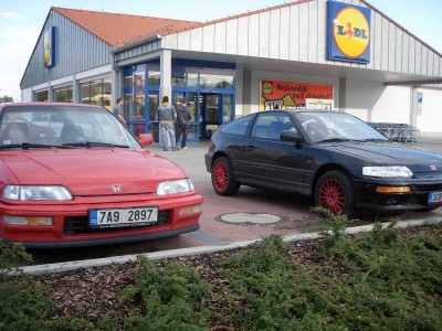 EE8 a červená OZ.jpg